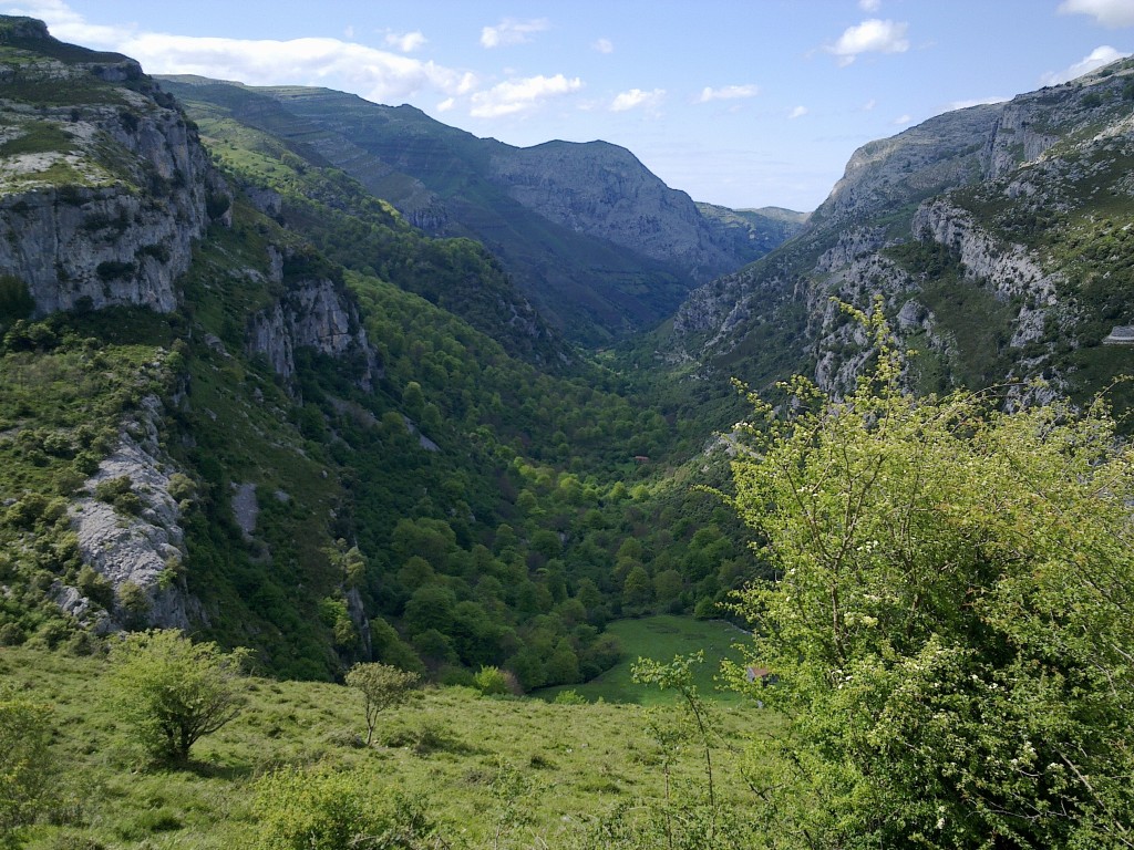 Senderismo en el Parque Natural Collados del Asón, Cantabria