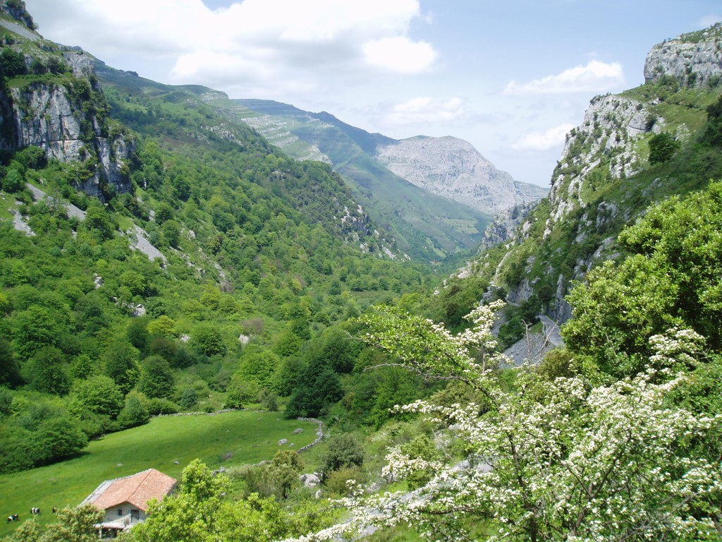 Senderismo en el Parque Natural Collados del Asón, Cantabria
