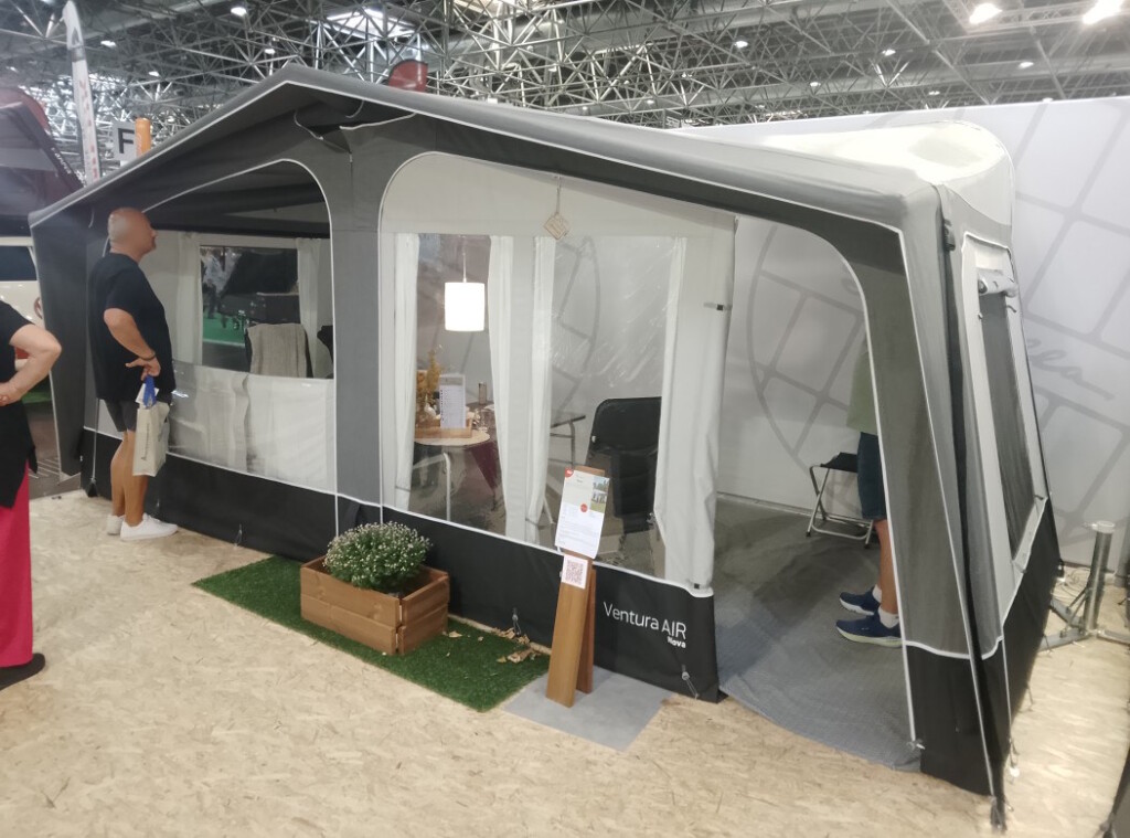 Avance de caravana Isabella expuesto en el Caravan Salon 2025
