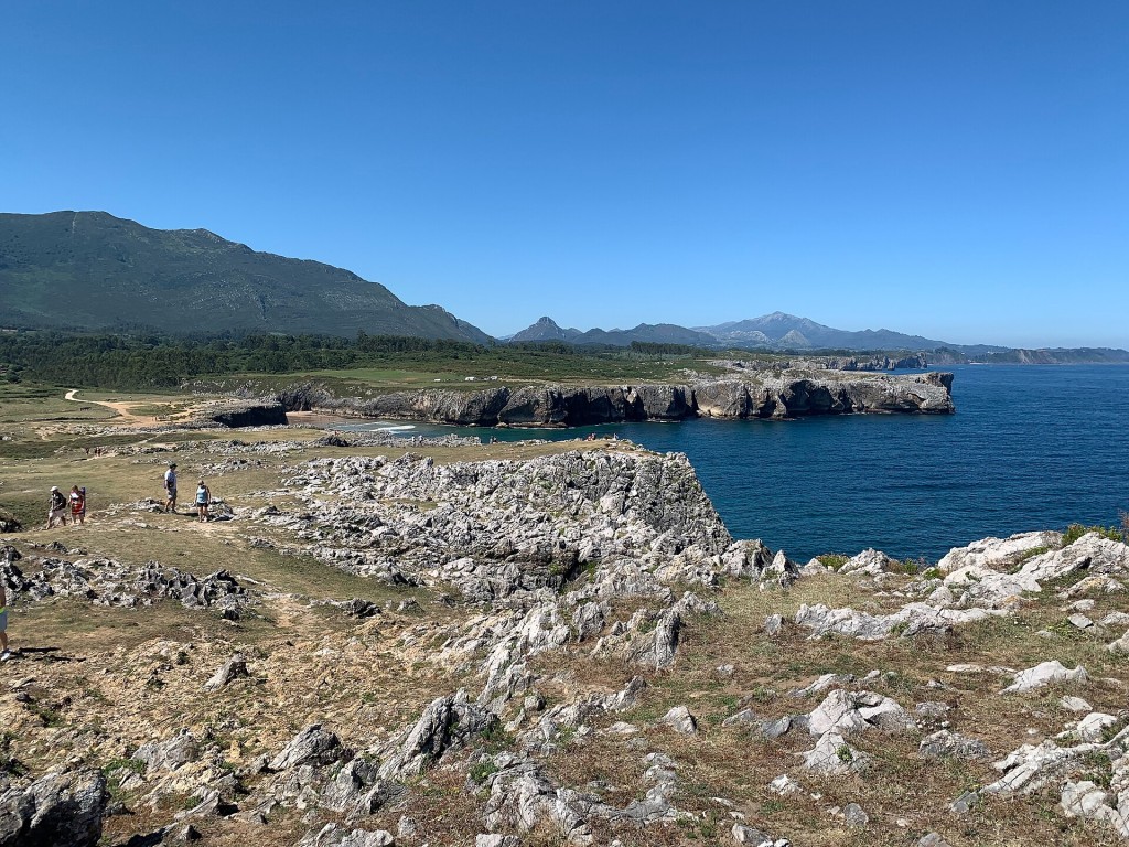 Bufones de Pría y playa de Guadamía, Llanes