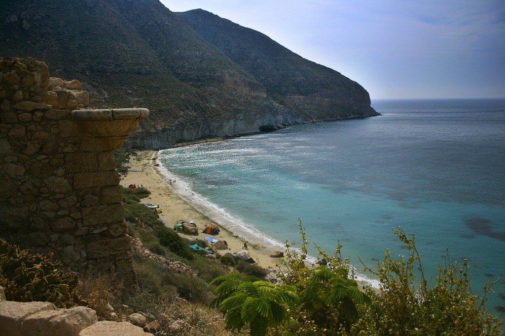 Cala de San Pedro desde Las Negras, a pie o en barco
