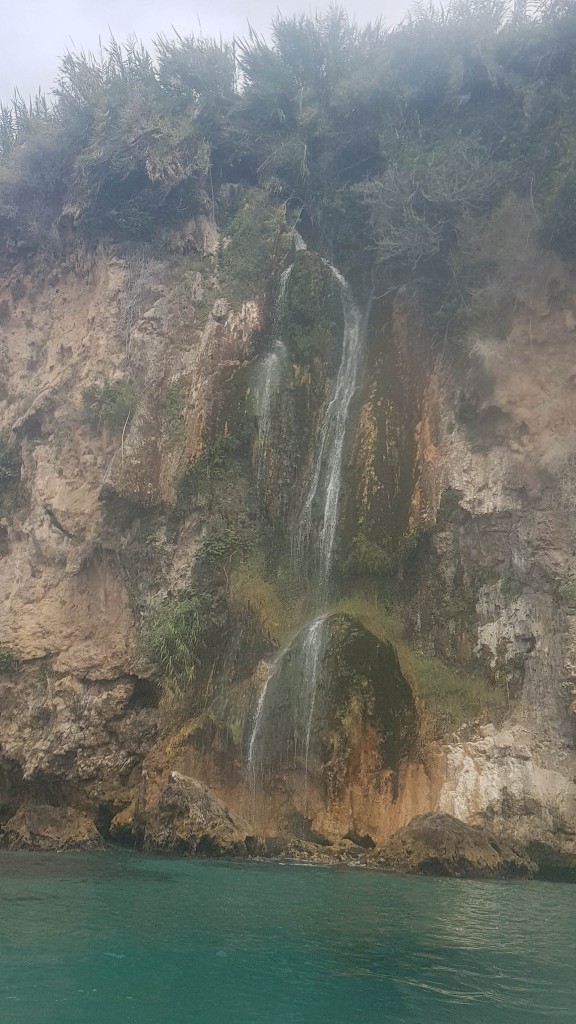 La cascada de Maro cae directamente al mar
