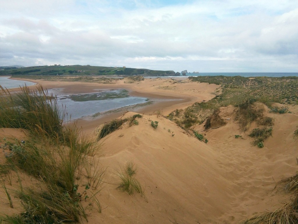 Dunas de Liencres junto al mar