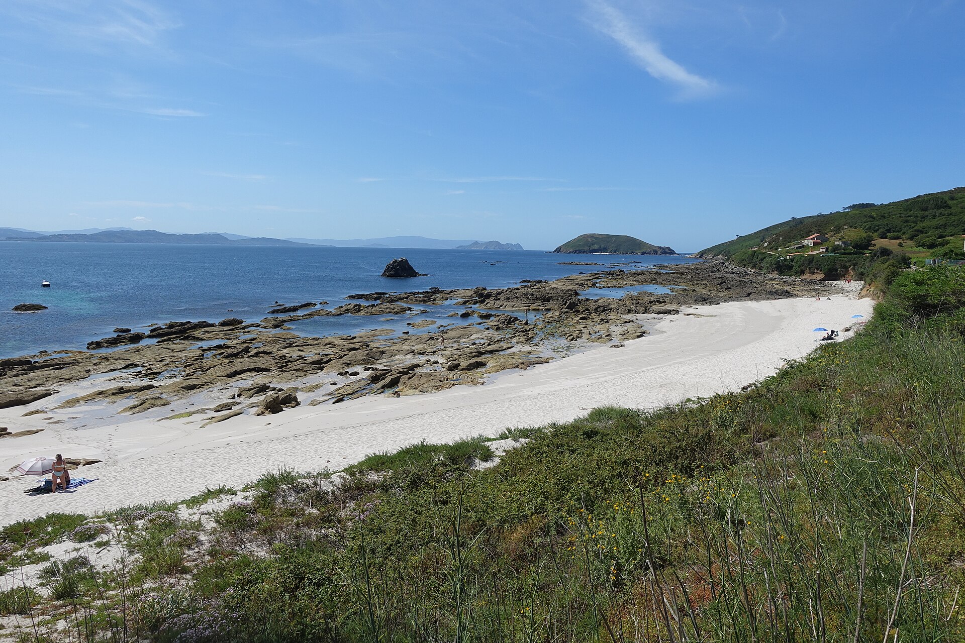 Isla de Ons: rutas a pie y el Buraco do Inferno