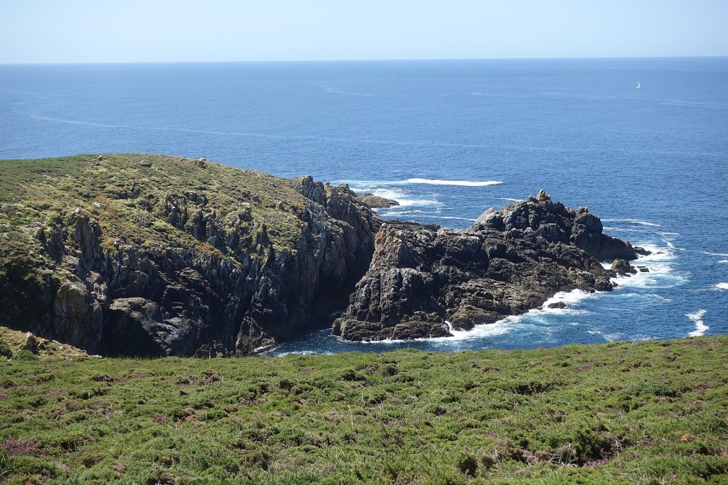 Isla de Ons: rutas a pie y el Buraco do Inferno