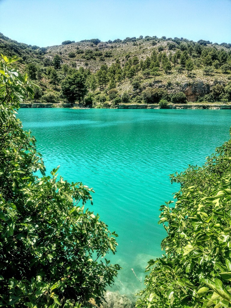 Agua turquesa en el Parque Natural de las Lagunas de Ruidera