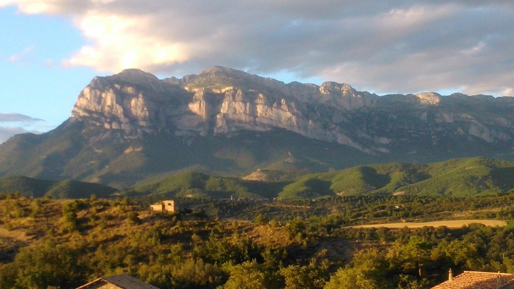 La Peña Montañesa, junto a Aínsa, en el Pirineo de Huesca