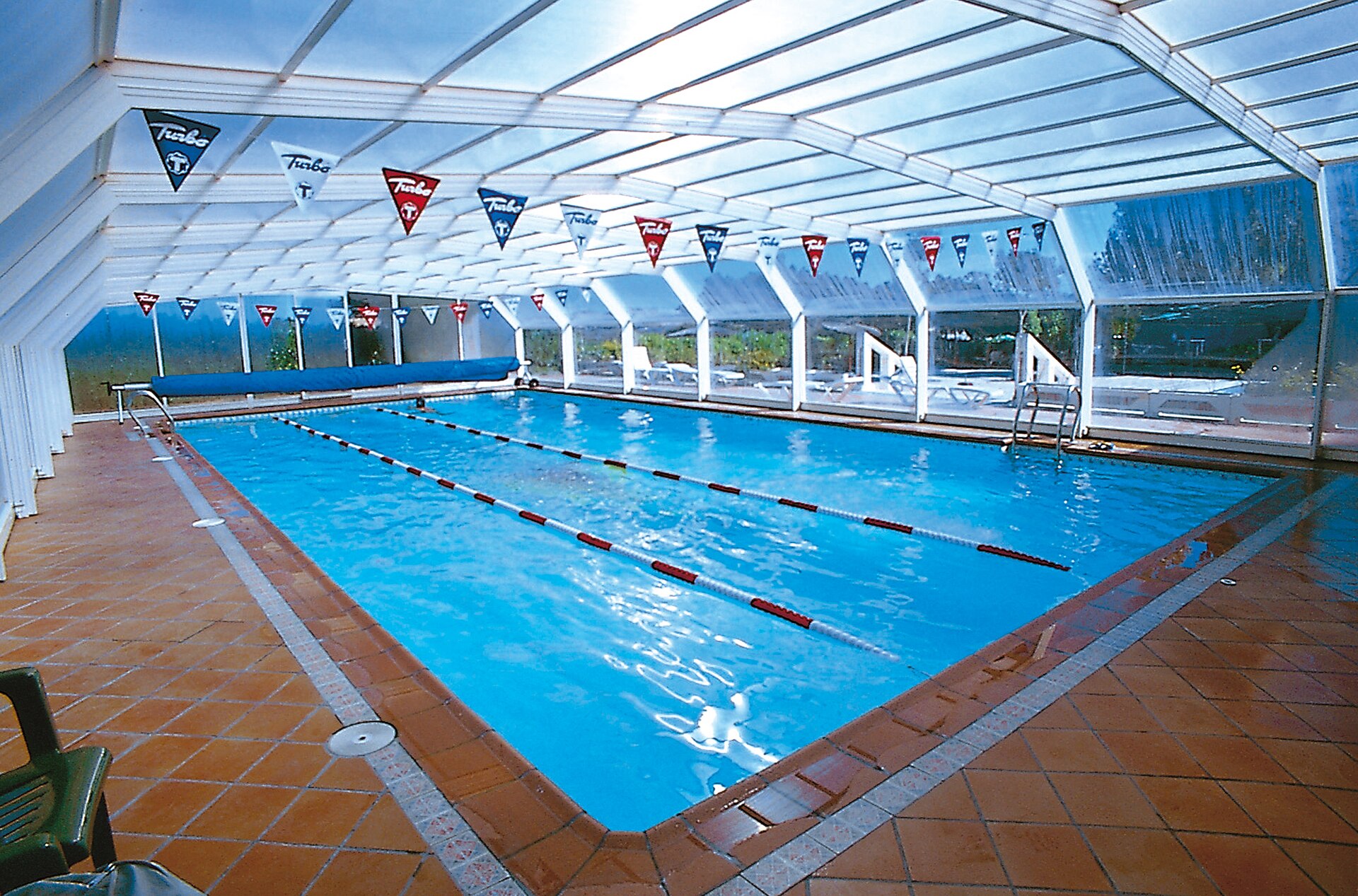 Piscina cubierta de La Marina Camping & Resort