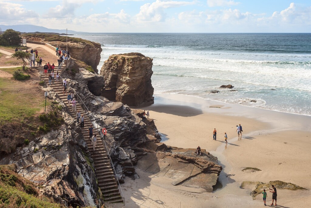 Playa de As Catedrais, Ribadeo (con reserva en temporada)