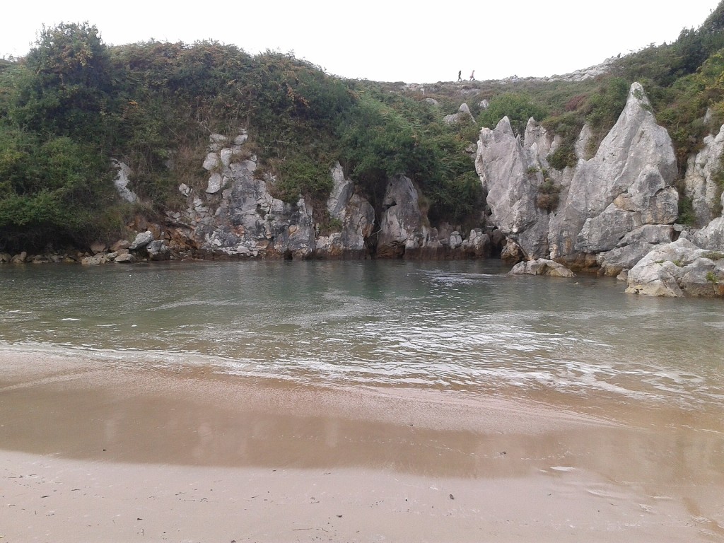 Playa de Gulpiyuri, la playa sin mar (Llanes)