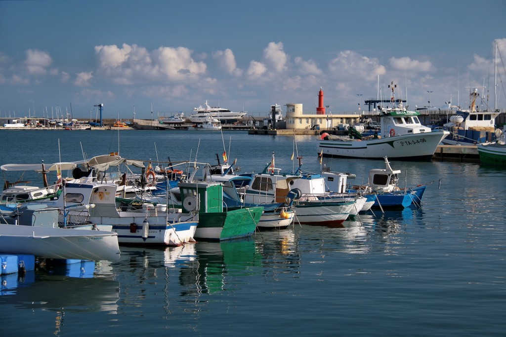 Barcos amarrados en el puerto de Cambrils