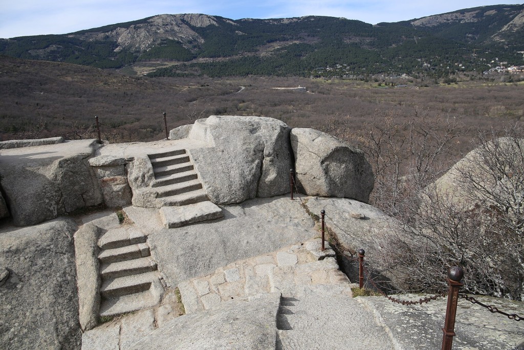 La Silla de Felipe II, mirador tallado en granito