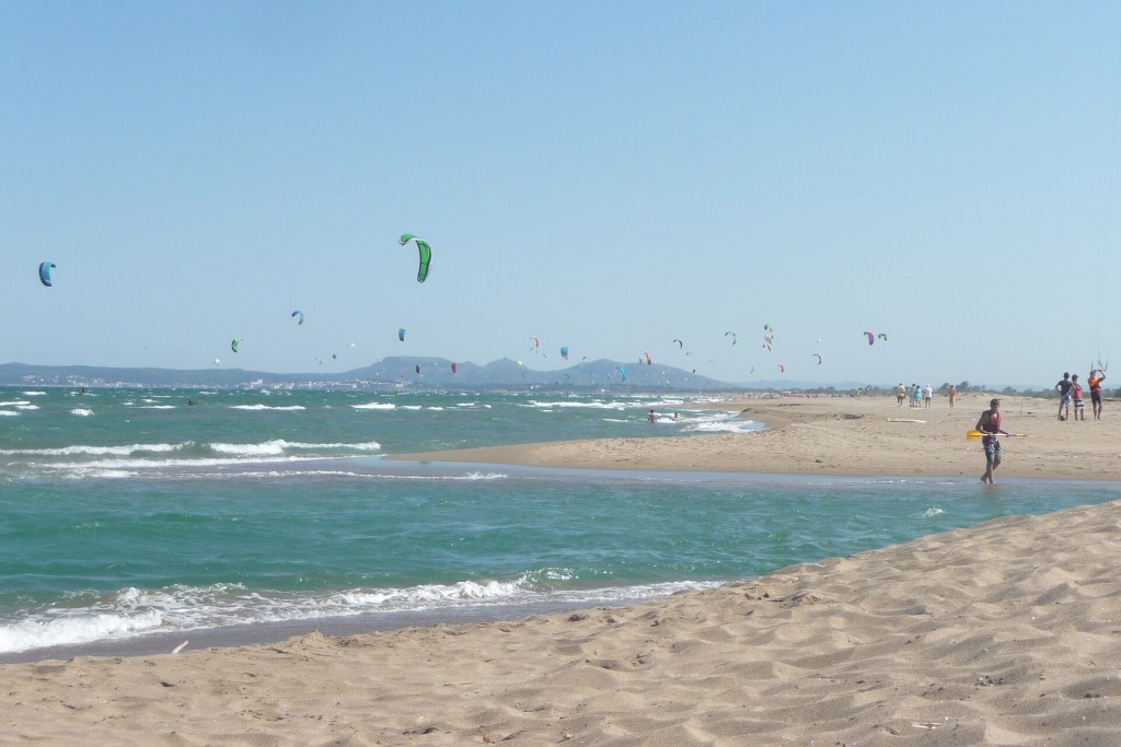 Windsurf y kitesurf en Sant Pere Pescador, Costa Brava