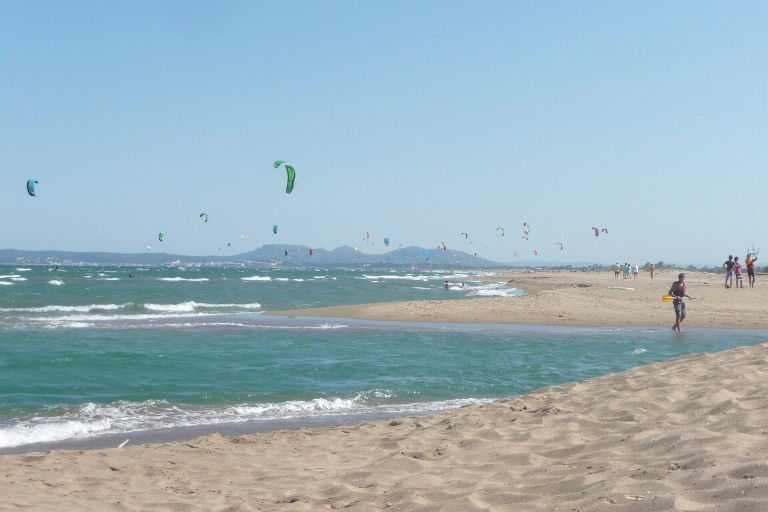 Windsurf y kitesurf en Sant Pere Pescador, Costa Brava