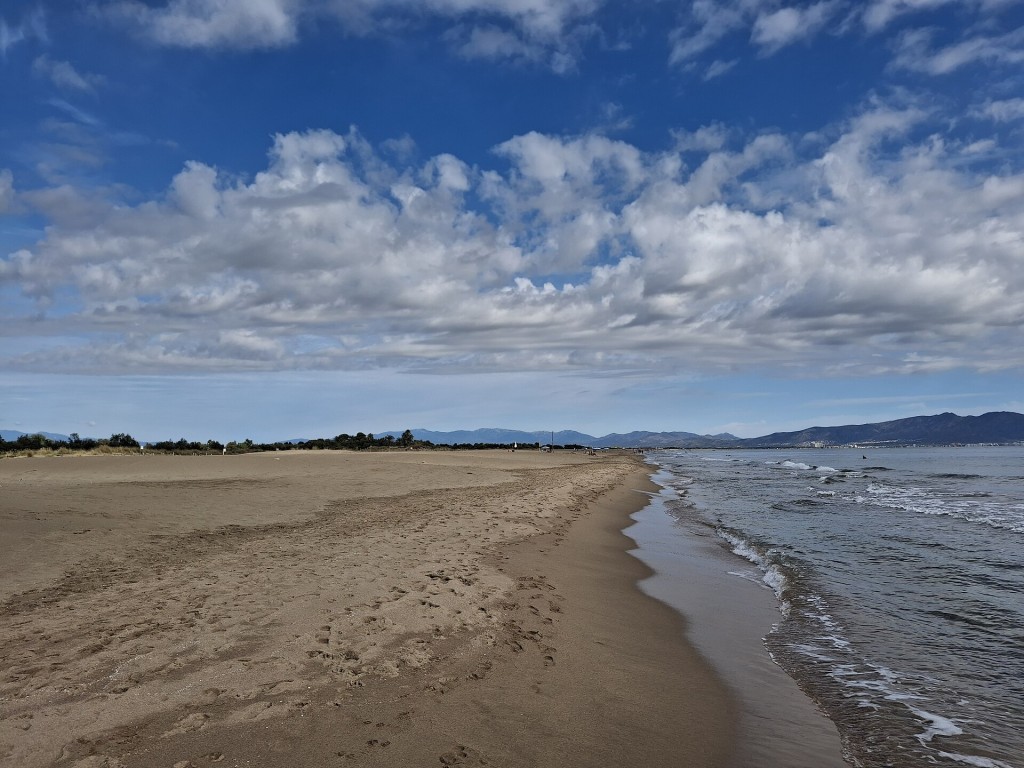 Windsurf y kitesurf en Sant Pere Pescador, Costa Brava